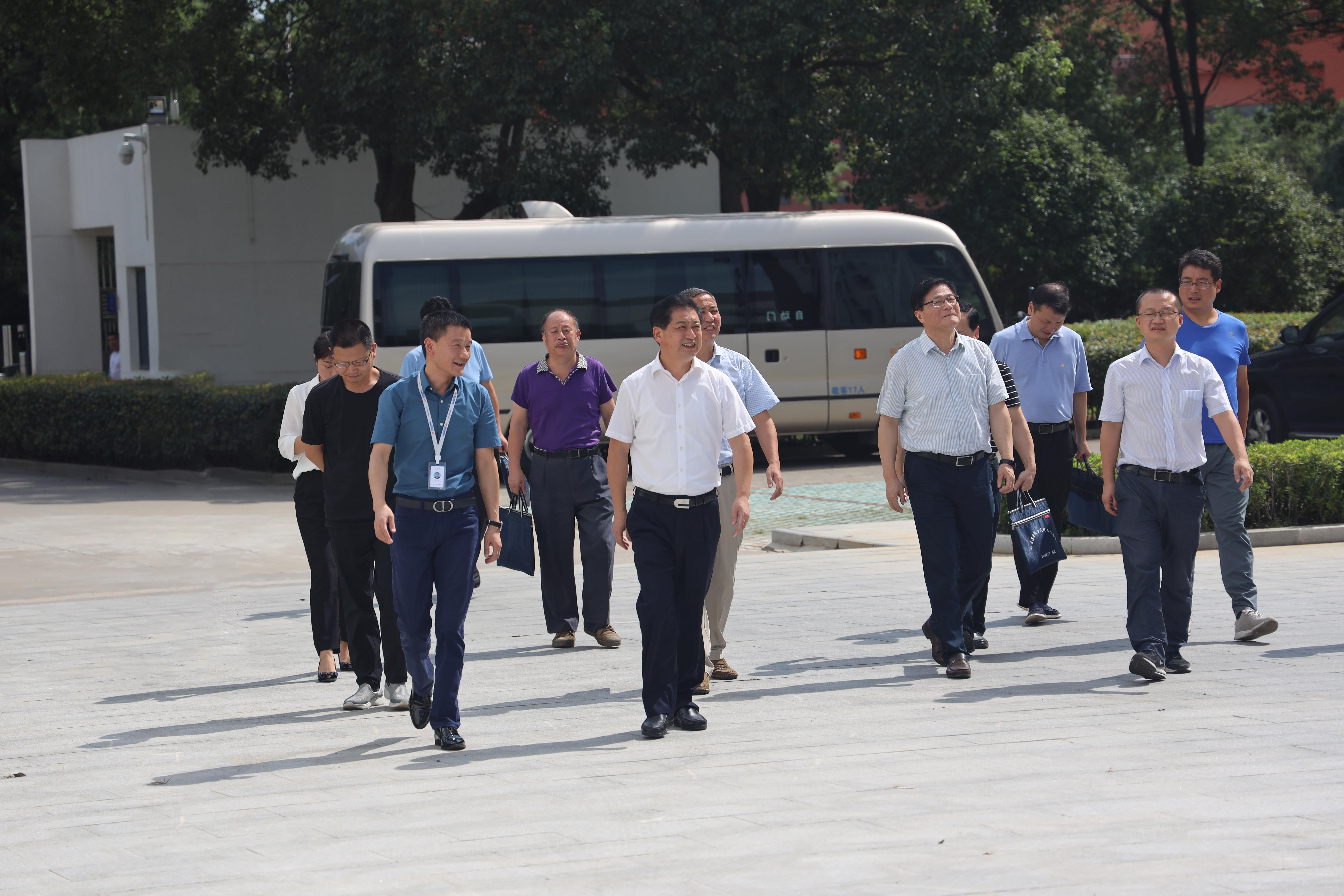 园区参观.jpg 园区参观.jpg